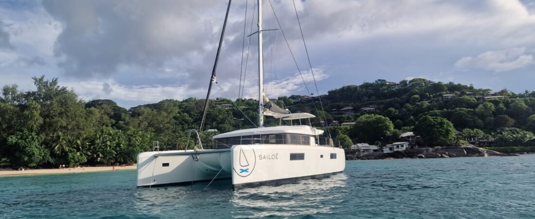 Catamaran ou monocoque pour naviguer en Corse : comment choisir