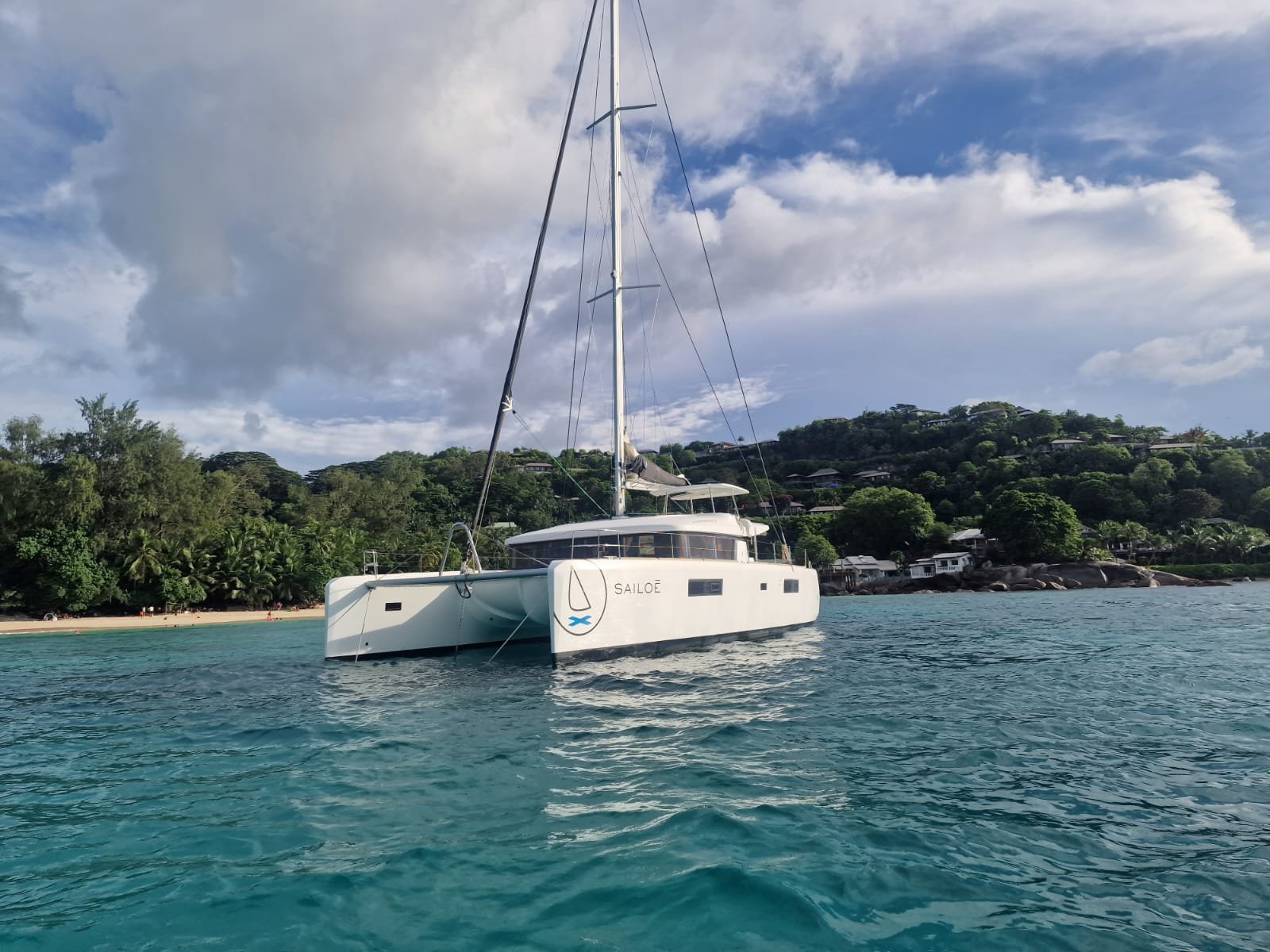 Catamaran ou monocoque pour naviguer en Corse : comment choisir