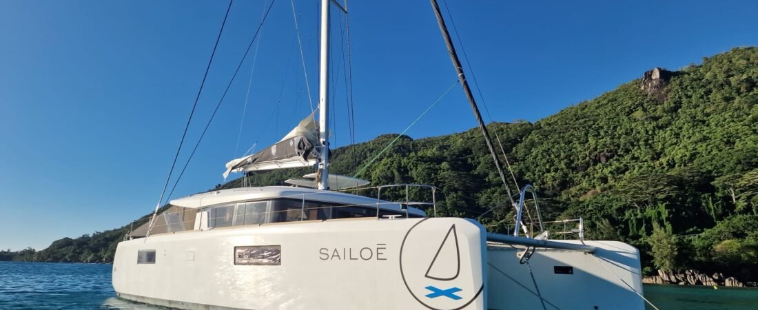 Pourquoi louer un catamaran en Corse du Sud : 7 avantages