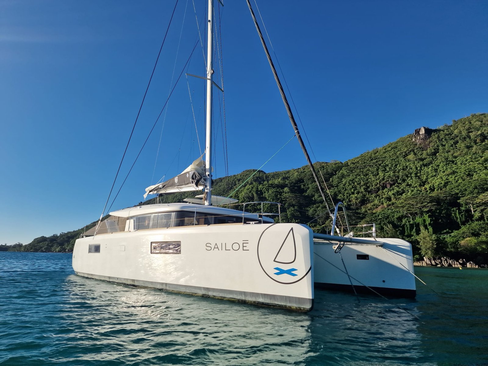 Pourquoi louer un catamaran en Corse du Sud : 7 avantages